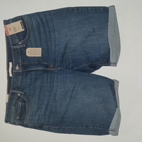 Levi's Classic Bermuda Shorts Size-20W NWT - Picture 1 of 5